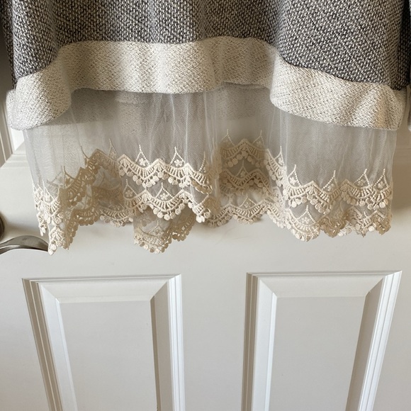 Maurice’s lace heavy sweatshirt material - Picture 3 of 5